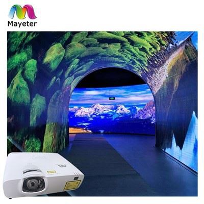 Immersiv tunnel projektori